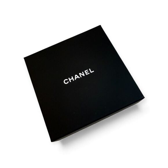 CHANEL Pearl & Crystal Script Logo Hair Clip New with Box - Picture 6 of 11